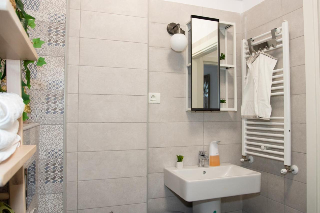 Lazo Two Room- Luxury Apartment Бухарест Экстерьер фото
